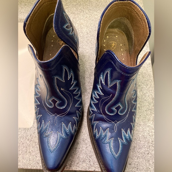 Ariat Dixon blue Embroidered Ankle Booties Coraline Cowboy Boots 7B Sin City - Picture 5 of 6